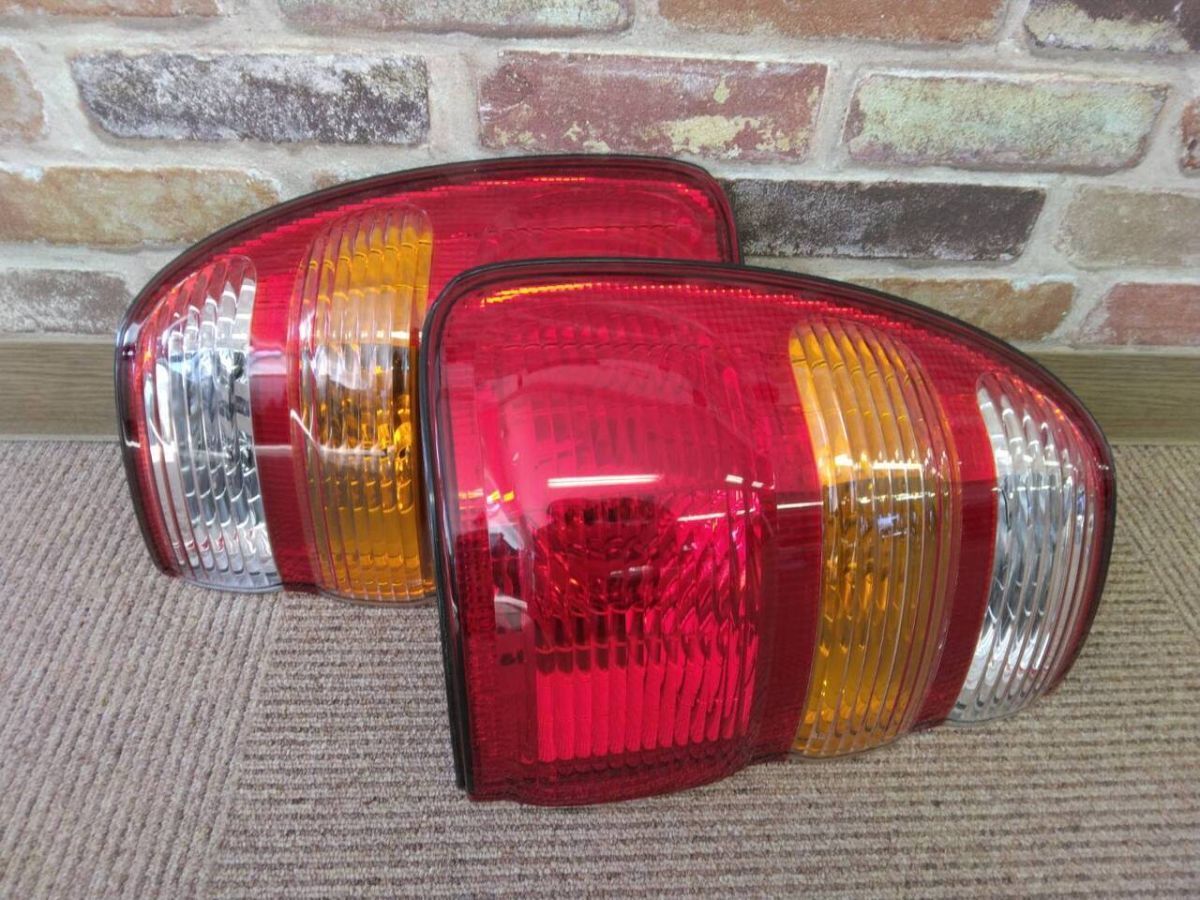 テールランプ トヨタ 純正 ランドクルーザー100 GF-UZJ100W(中古)【栃木県小山市発】LP01-15987拍卖