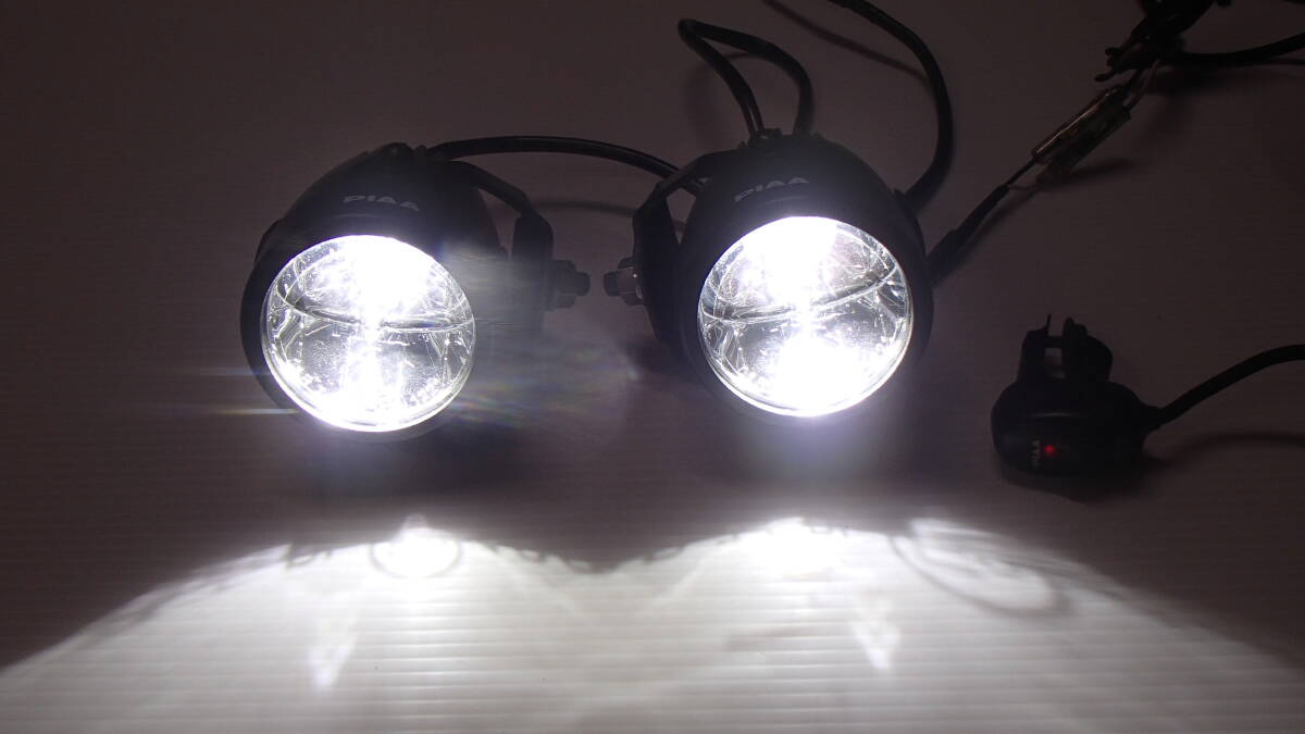 PIAA LEDフォグランプ LP270 2個 配光ドライビング 2輪用リレーハーネススイッチ付き バイク ピア拍卖