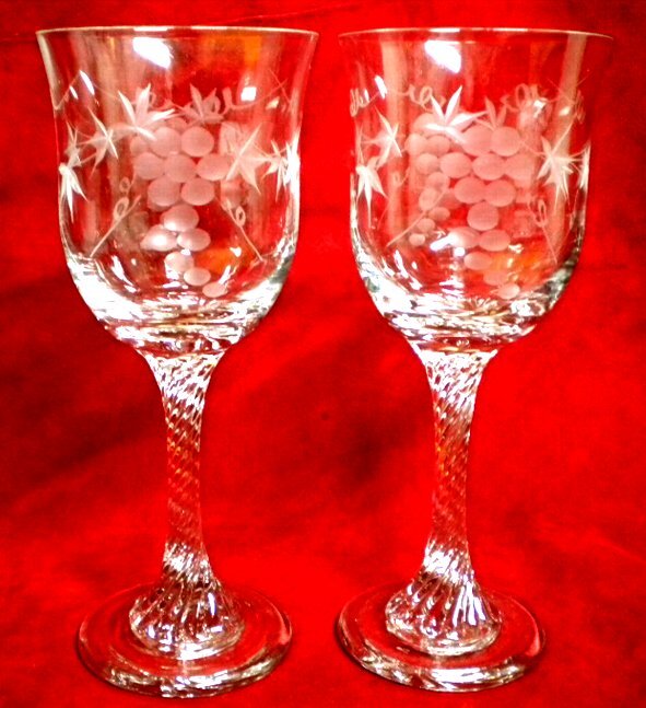 売切 英国製 カット ワイン グラス 2客組 容量:180cc ハンドメイド 纏購入特典有 寸法φ上68/中11/下60×H166mm 重量150g 口元厚1.2mm拍卖