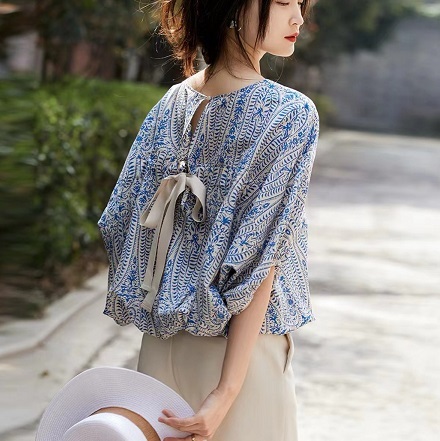 チュニック ゆるトップス ゆったり かぶりタイプ ブラウス (ベージュ×ブルー)バルーン袖 シンプルデザイン 後ろリボン 新品拍卖