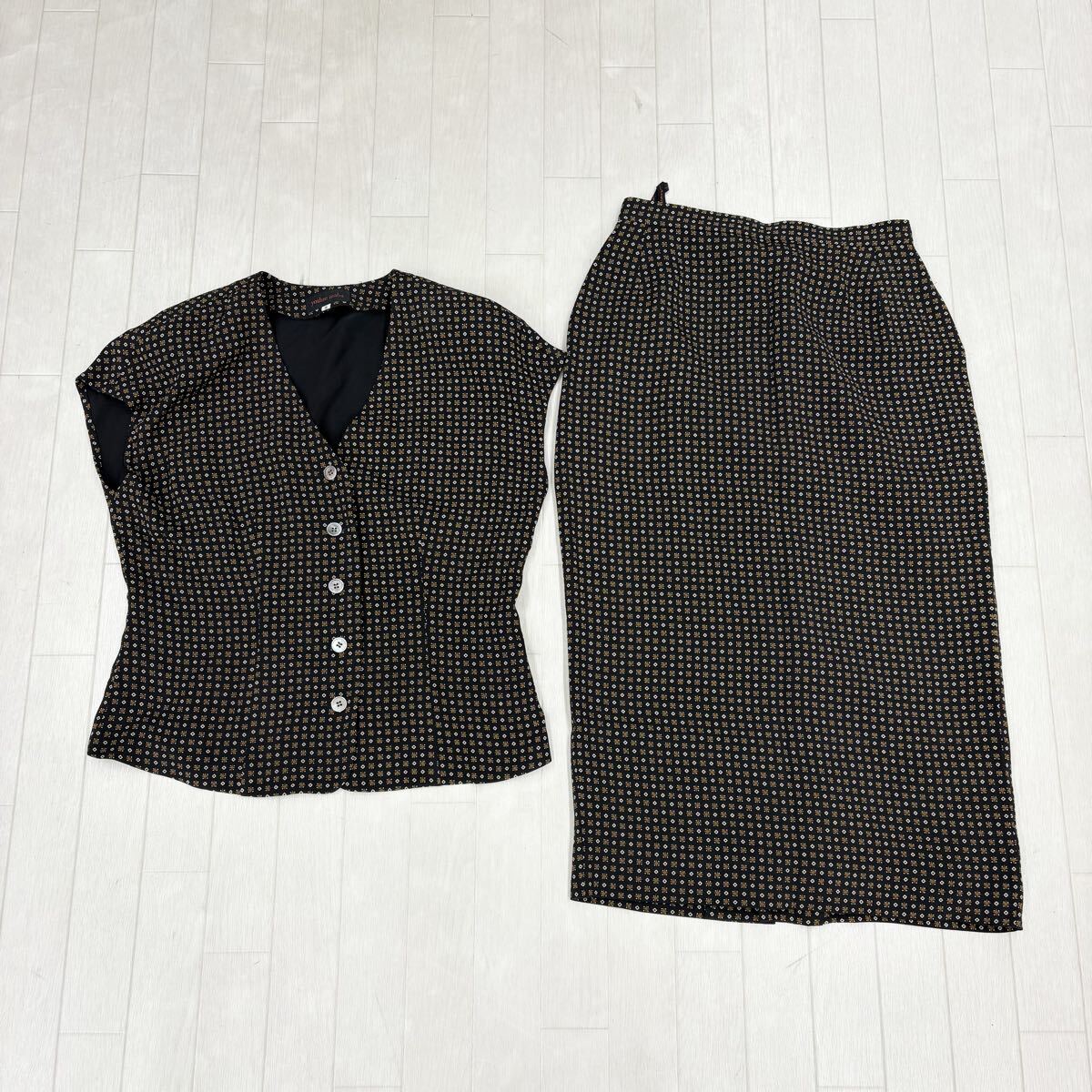 1805〓 セットアップ yoshie inaba ヨシエイナバ ブラウス ナロースカート レディース サイズ9 総柄 フレンチスリーブ カットソー 絹100%拍卖