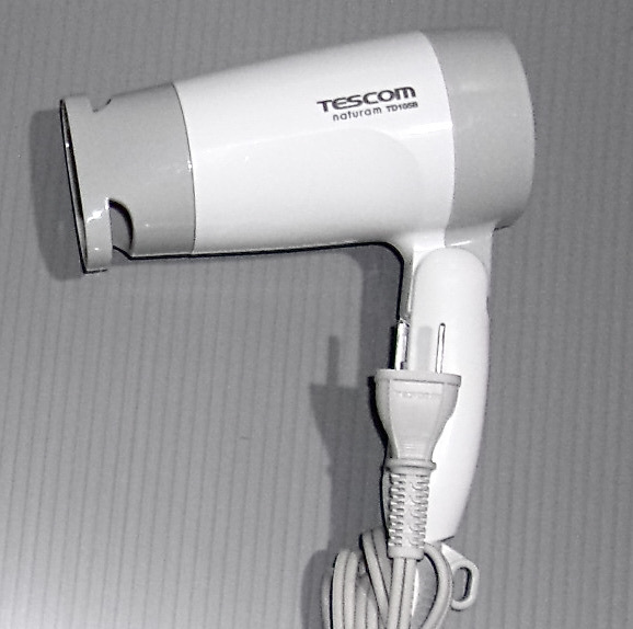 テスコム TESCOM TD105B-W ヘアドライヤー naturam ナチュラム ホワイト 1200W 軽量 コンパクト 折り畳み式 DRY-COOL切替スイッチ拍卖