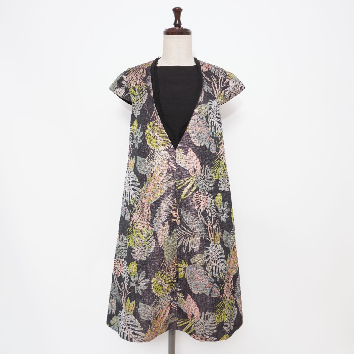 美品 VOUS TES ヴゼット 総柄半袖ジャガードワンピース 刺し子 異素材ドッキング レイヤード風 レディース 黒 ブラック サイズ36*GD111拍卖