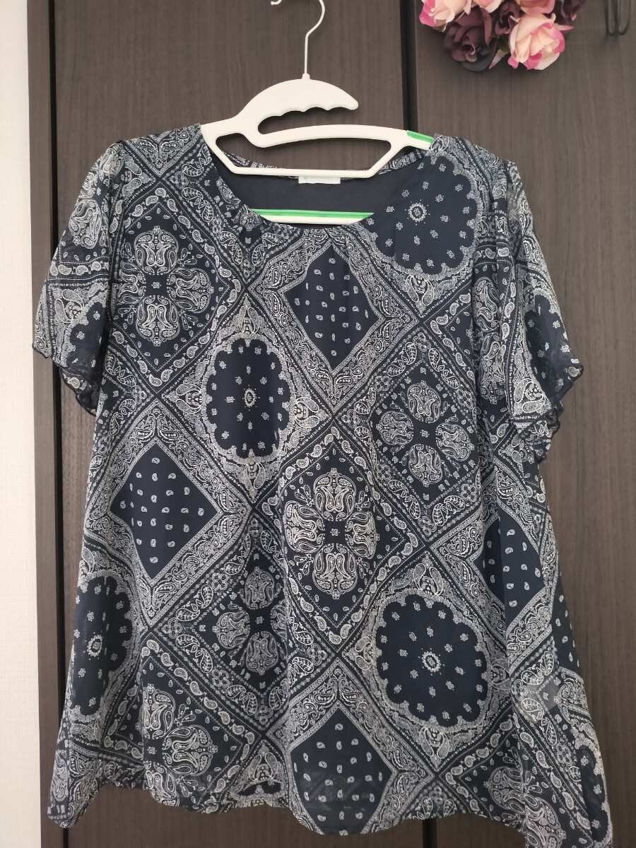 ペイズリー柄 ☆ 紺色の襟なしブラウス 新品未使用拍卖