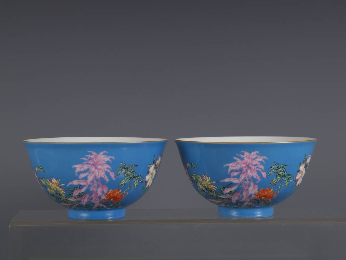【博古斎】 古陶磁 中国・清時代 康熙年制【藍地琺瑯彩花卉紋碗一対】 古賞物 磁器 古磁器 古置物 古美術品 唐物 LOT-08021拍卖