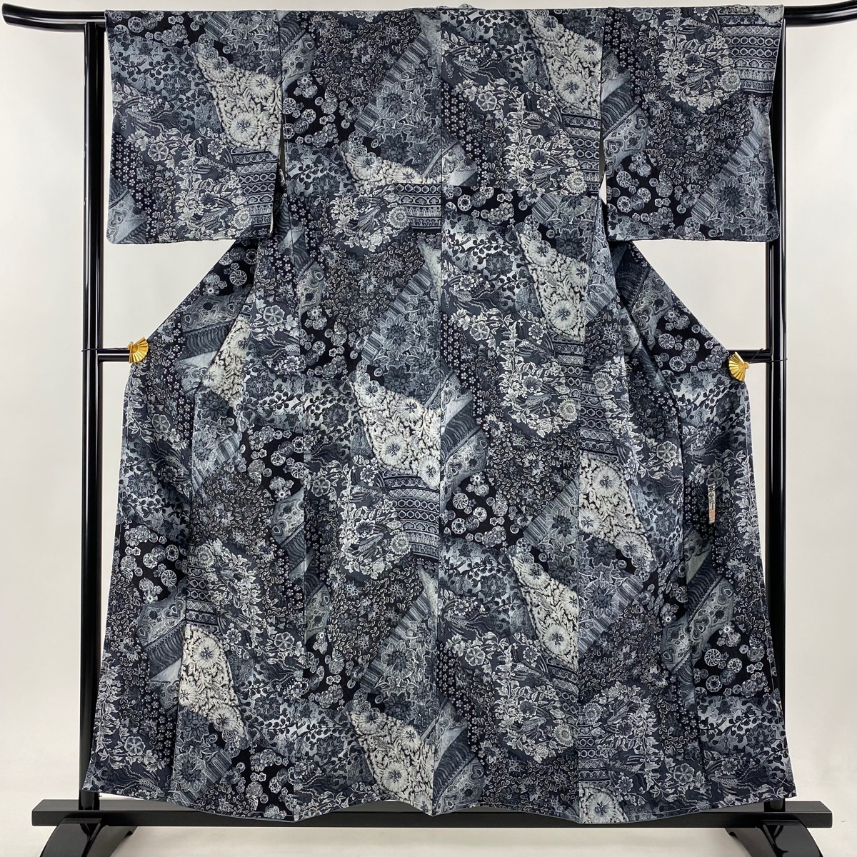 小紋 身丈156cm 裄丈64cm M 袷 前田仁仙 落款 草花 鳥 黒灰 正絹 美品 逸品 【中古】拍卖