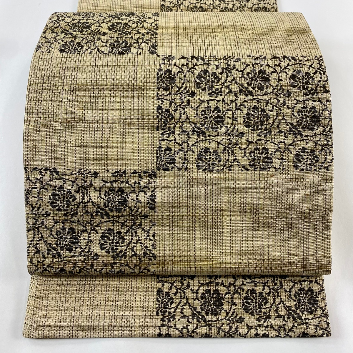 袋帯 美品 名品 紬地 柿渋染 花唐草 市松 金糸 ベージュ 全通 正絹 【中古】拍卖