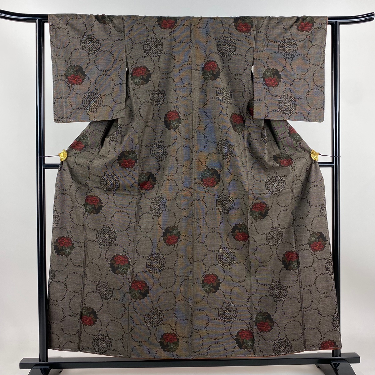 大島紬 身丈157.5cm 裄丈62cm S 袷 純泥染 証紙 雪輪 牡丹 焦茶色 正絹 美品 秀品 【中古】拍卖