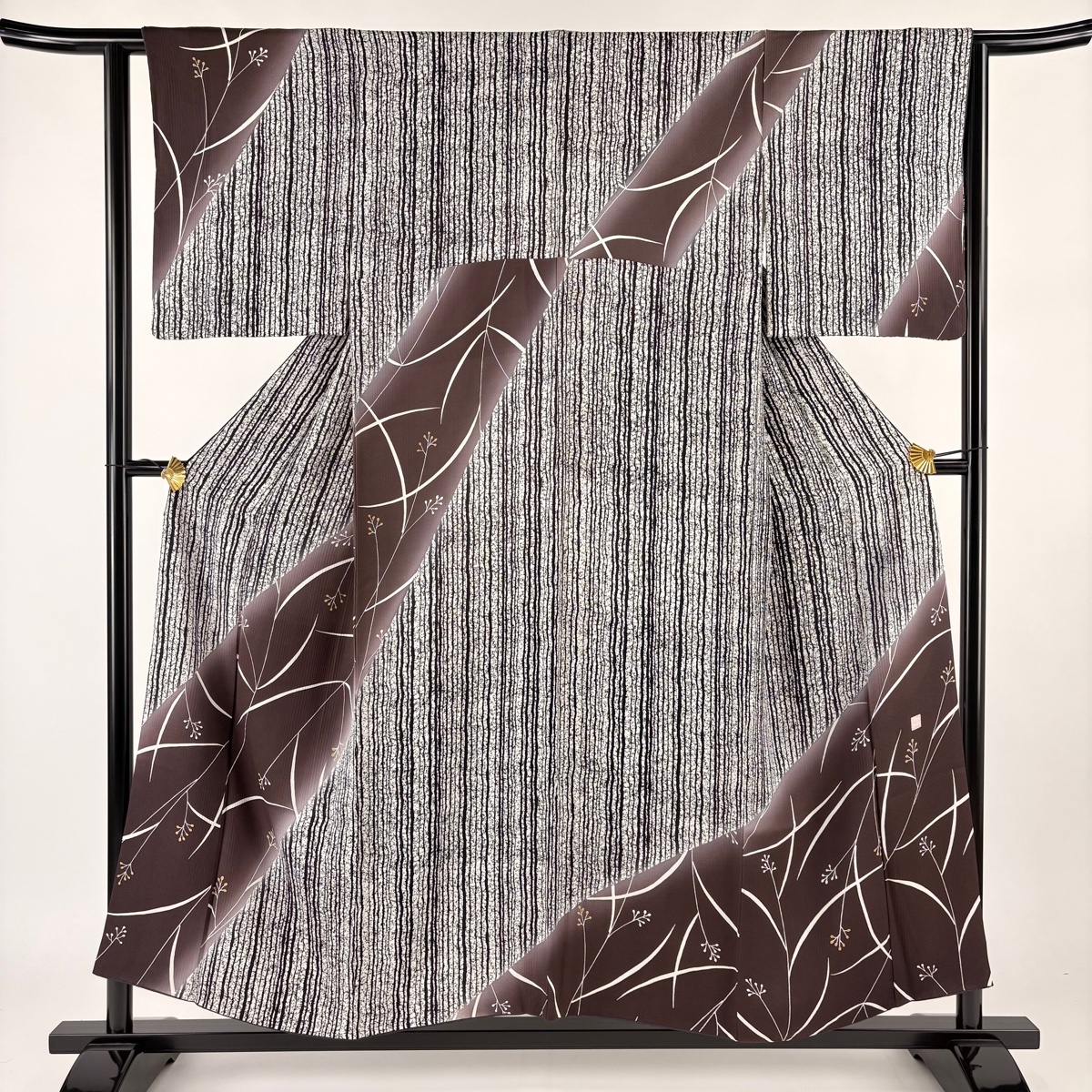 訪問着 身丈154cm 裄丈62.5cm S 袷 落款 縦縞 葉と実 染め分け ぼかし 黒灰 正絹 美品 名品 【中古】拍卖