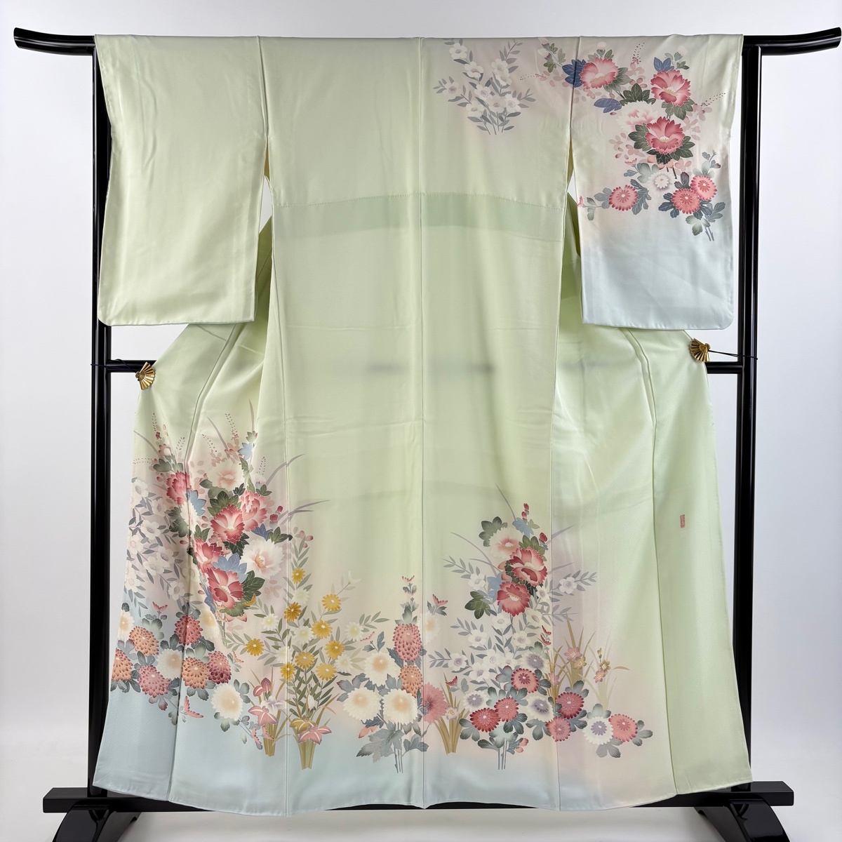 訪問着 身丈157.5cm 裄丈64.5cm M 袷 落款あり 牡丹 菊 ぼかし 薄緑 正絹 秀品 【中古】拍卖