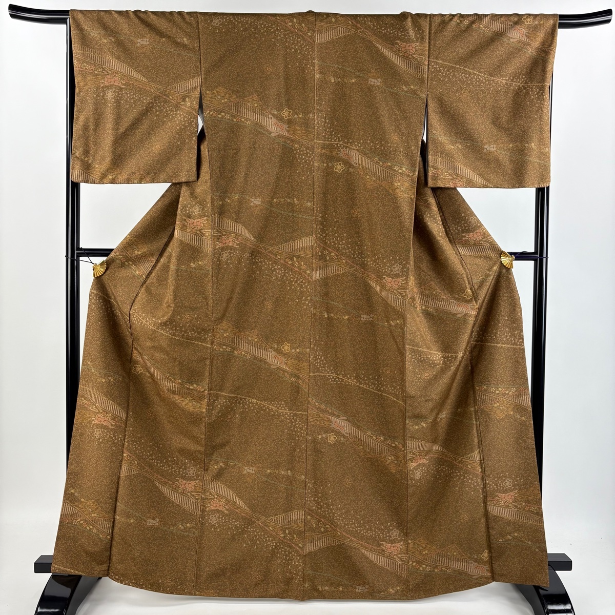 小紋 身丈166.5cm 裄丈67cm M 袷 紬地 うさぎ 草花 黄土色 正絹 美品 秀品 【中古】拍卖