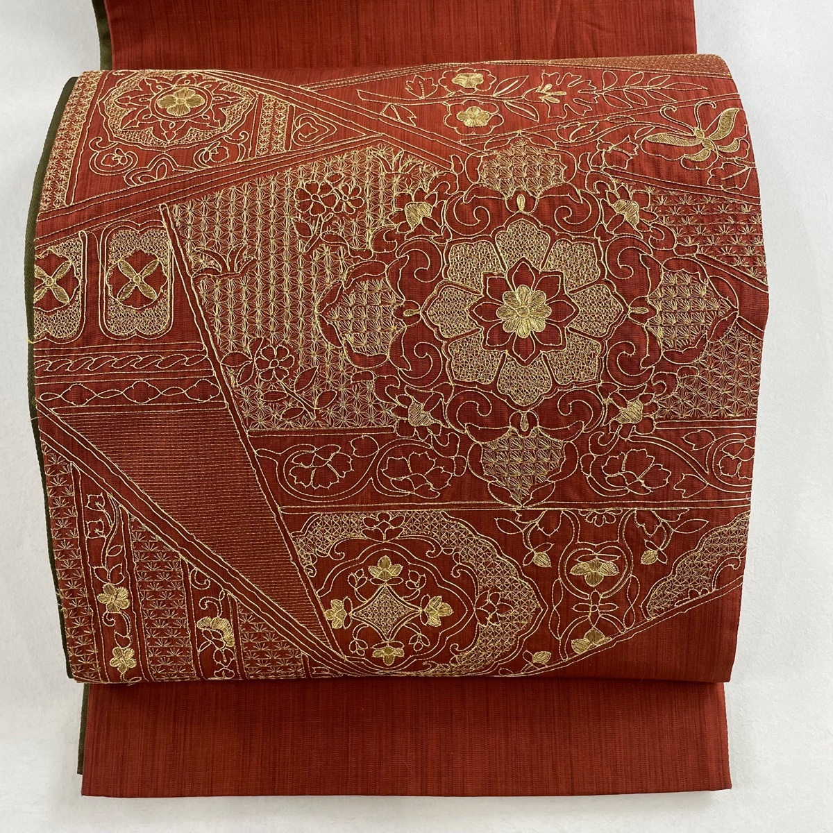 袋帯 美品 秀品 華文 花唐草 金糸 赤 お太鼓柄 正絹 【中古】拍卖