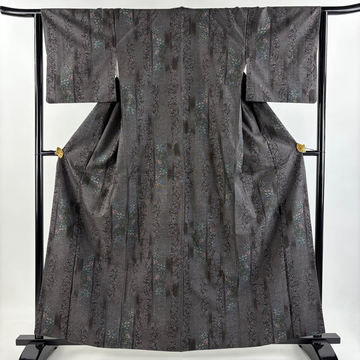 紬 身丈160.5cm 裄丈63cm S 袷 草花 墨色 正絹 秀品 【中古】拍卖