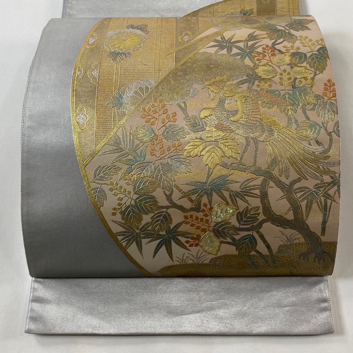 袋帯 秀品 鳳凰 菊 螺鈿 金銀彩 灰色 お太鼓柄 正絹 【中古】拍卖
