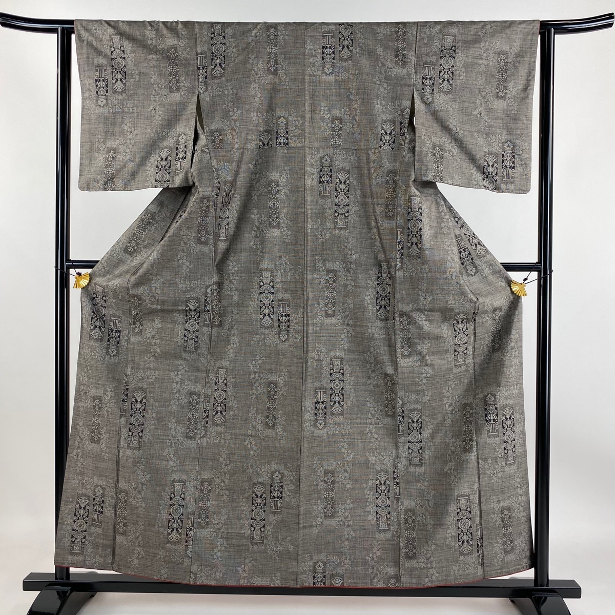 紬 身丈158cm 裄丈62.5cm S 袷 短冊 草花 灰茶 正絹 秀品 【中古】拍卖