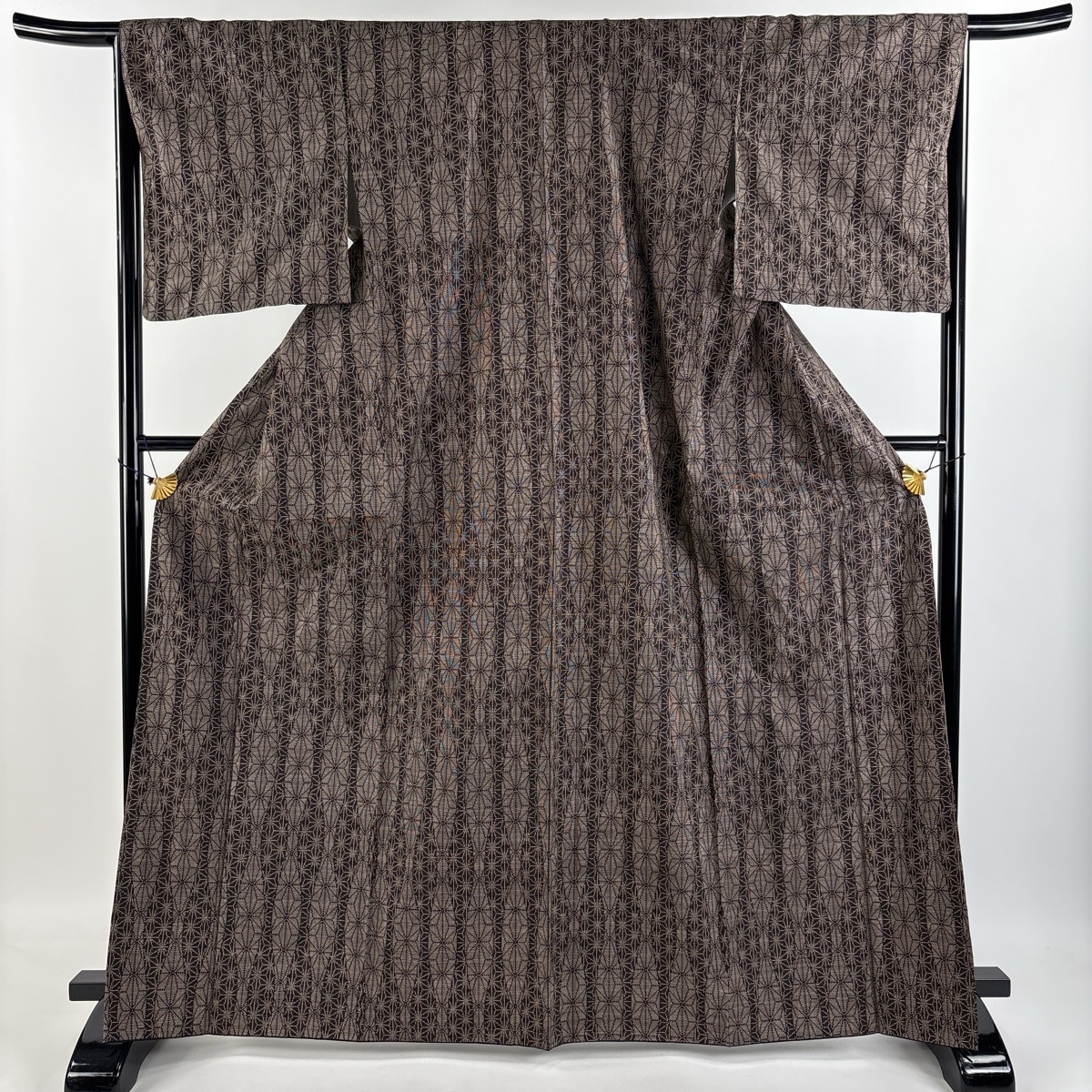 紬 身丈166.5cm 裄丈66cm M 袷 麻の葉 立涌 焦茶色 正絹 美品 秀品 【中古】拍卖