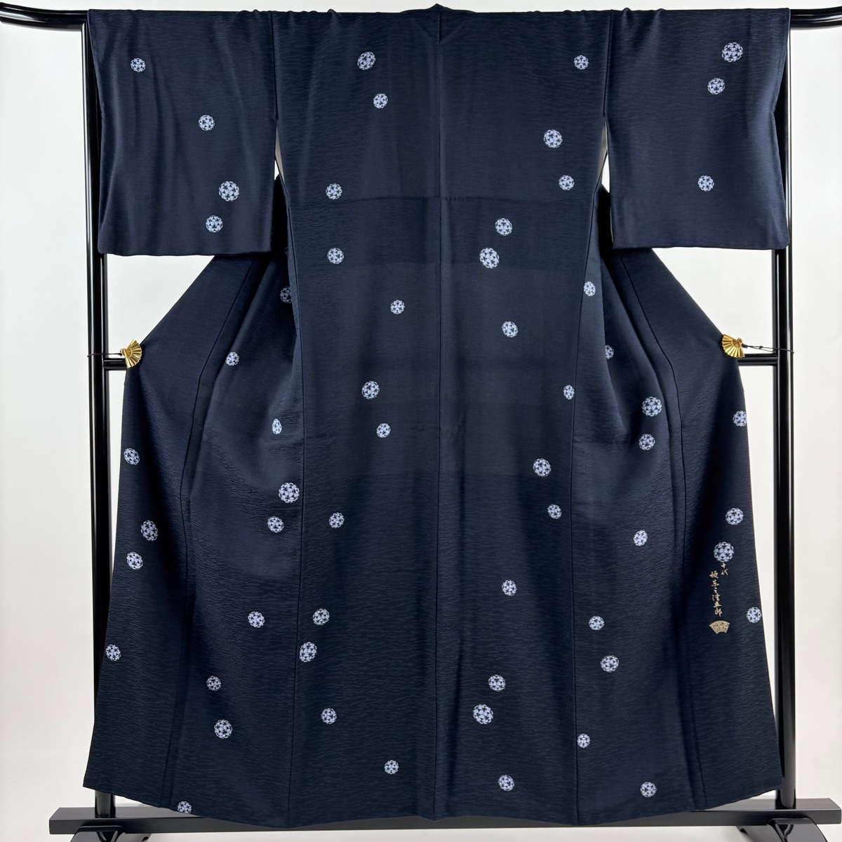 小紋 身丈156cm 裄丈67cm M 袷 坂東三津五郎 落款 丸文 幾何学模様 濃紺 正絹 名品 【中古】拍卖