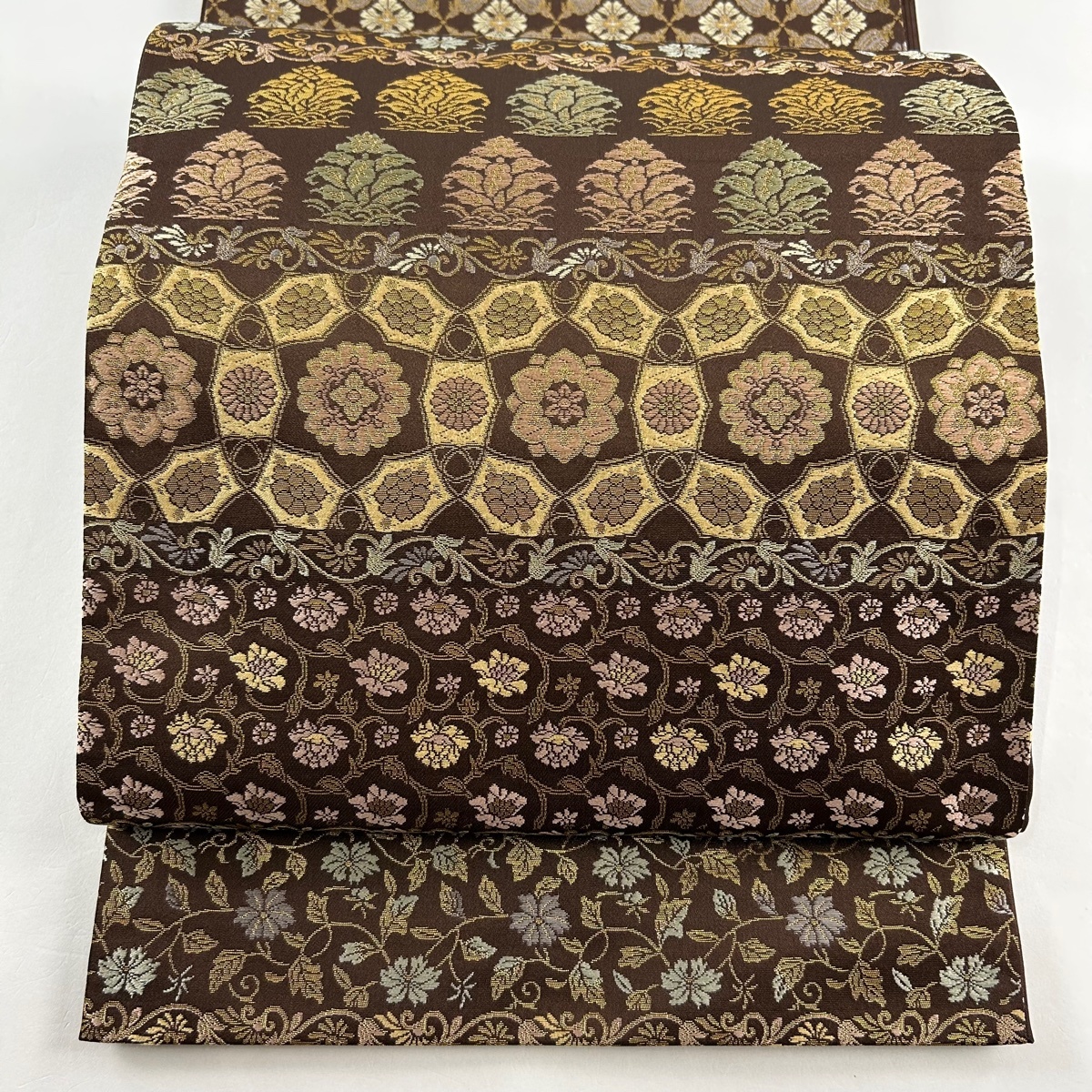 袋帯 美品 名品 箔屋清兵衛 落款 証紙 正絹錦織 花唐草 箔 茶紫 六通 正絹 【中古】拍卖