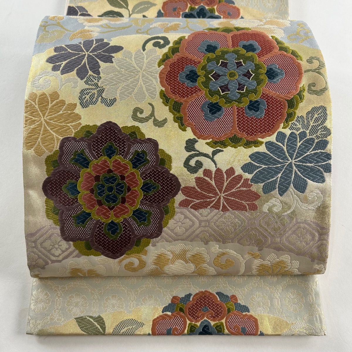 袋帯 美品 名品 華文 花唐草 刺繍 箔 ベージュ 六通 正絹 【中古】拍卖