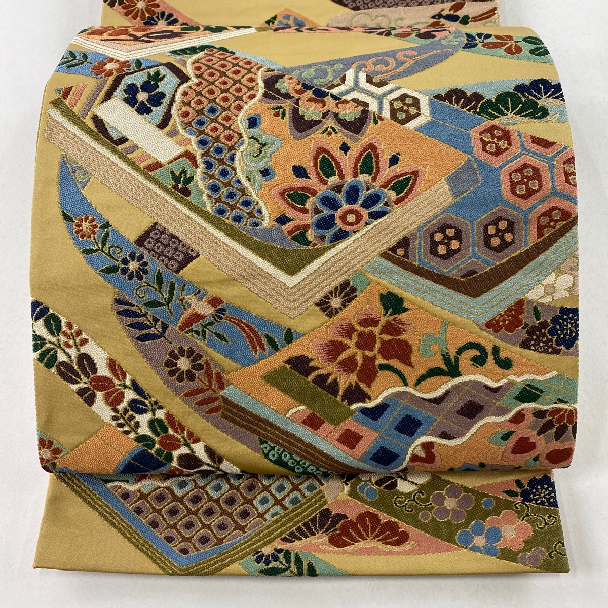 袋帯 美品 逸品 白綾苑大庭 落款 華文 草花 金糸 黄土色 六通 正絹 【中古】拍卖