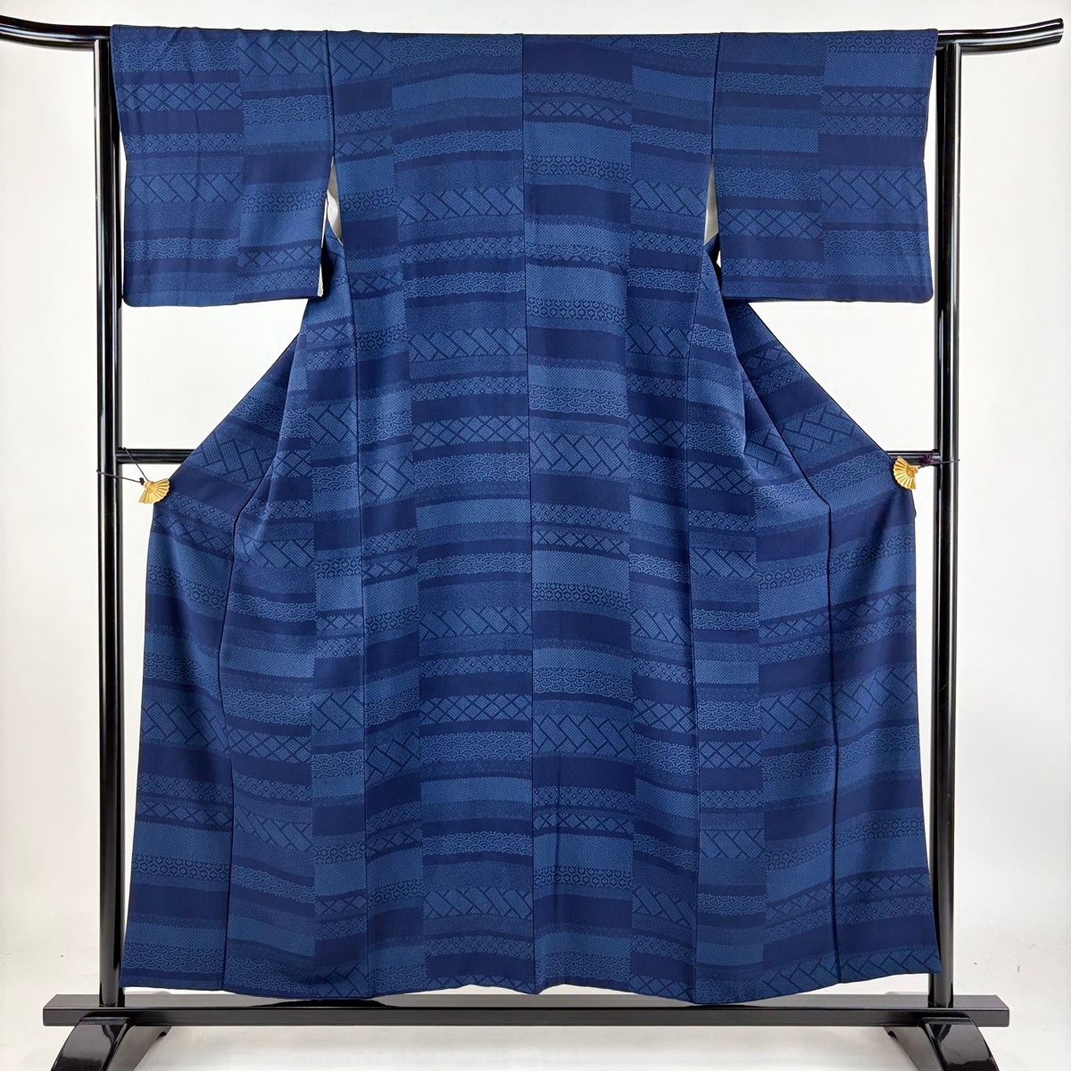 小紋 身丈154.5cm 裄丈63cm S 袷 有職文様 段縞 濃紺 正絹 秀品 【中古】拍卖