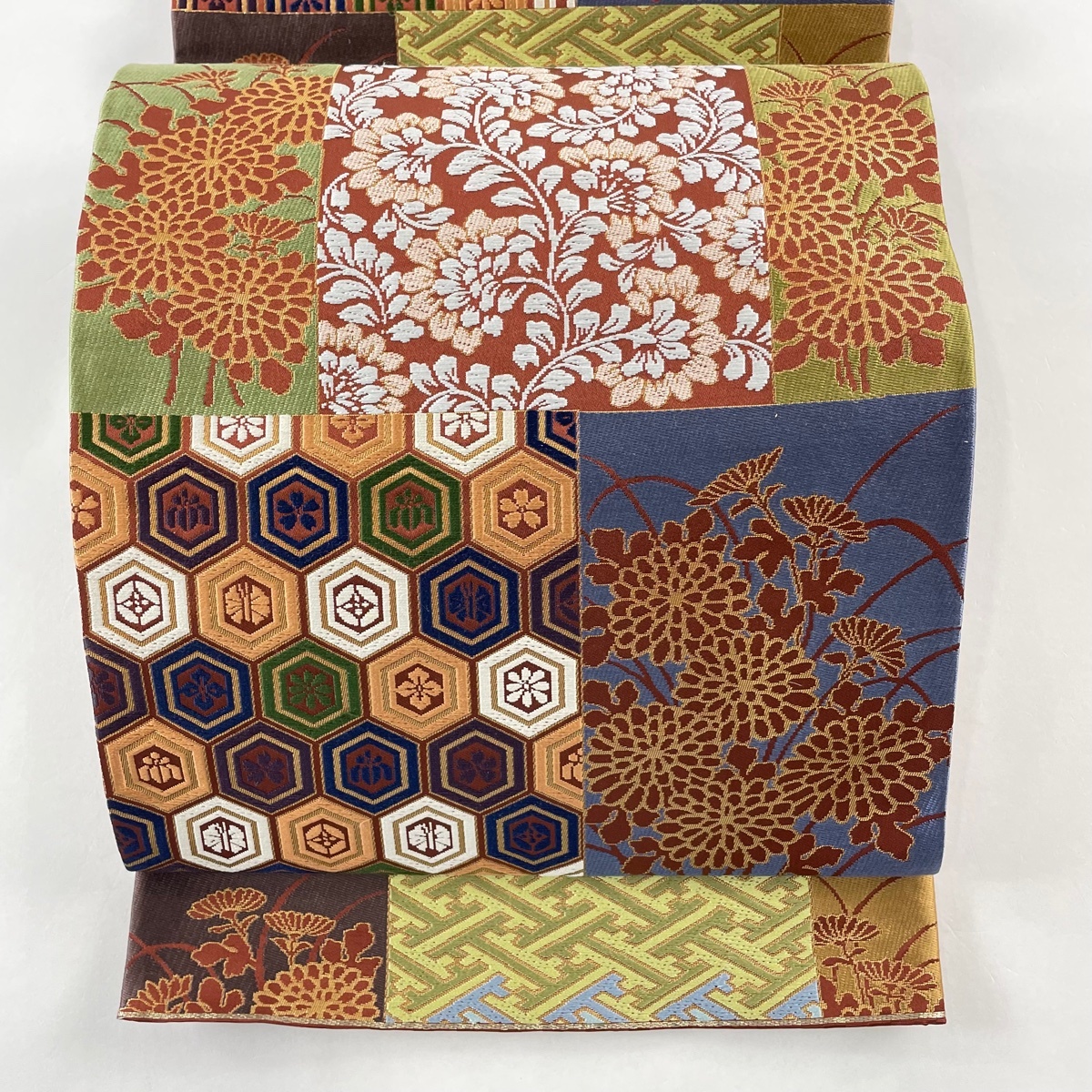 袋帯 美品 逸品 白綾苑大庭 落款 証紙 関西仕立て 菊 亀甲 刺繍 箔 赤茶 六通 正絹 【中古】拍卖