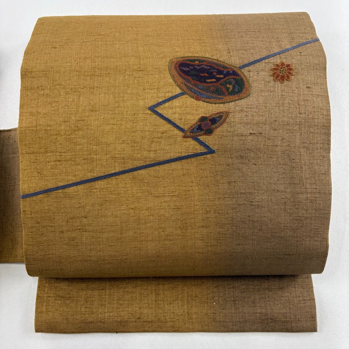 名古屋帯 美品 秀品 紬地 花 幾何学 刺繍 茶色 正絹 【中古】拍卖
