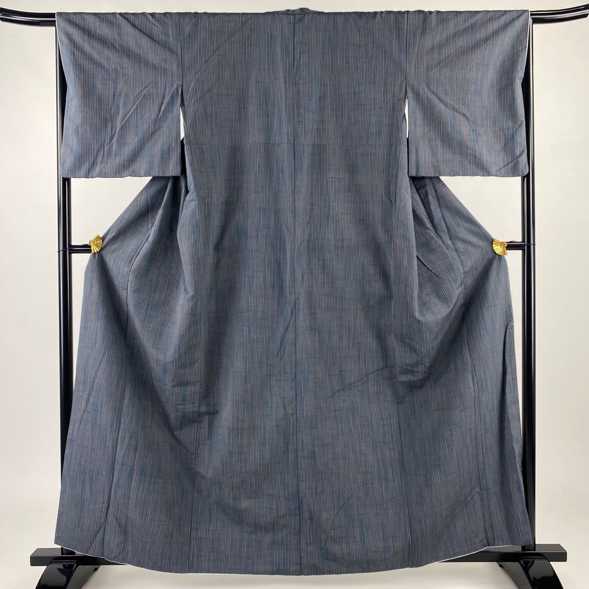 紬 身丈158.5cm 裄丈66cm M 袷 縦縞 青灰色 正絹 秀品 【中古】拍卖