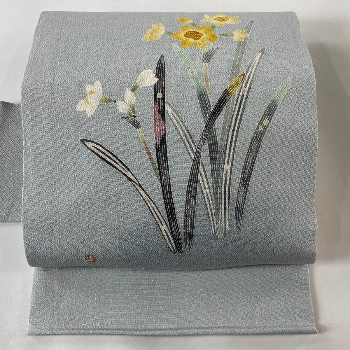 名古屋帯 逸品 人間国宝 羽田登喜男 落款 水仙 縮緬 青灰色 正絹 【中古】拍卖