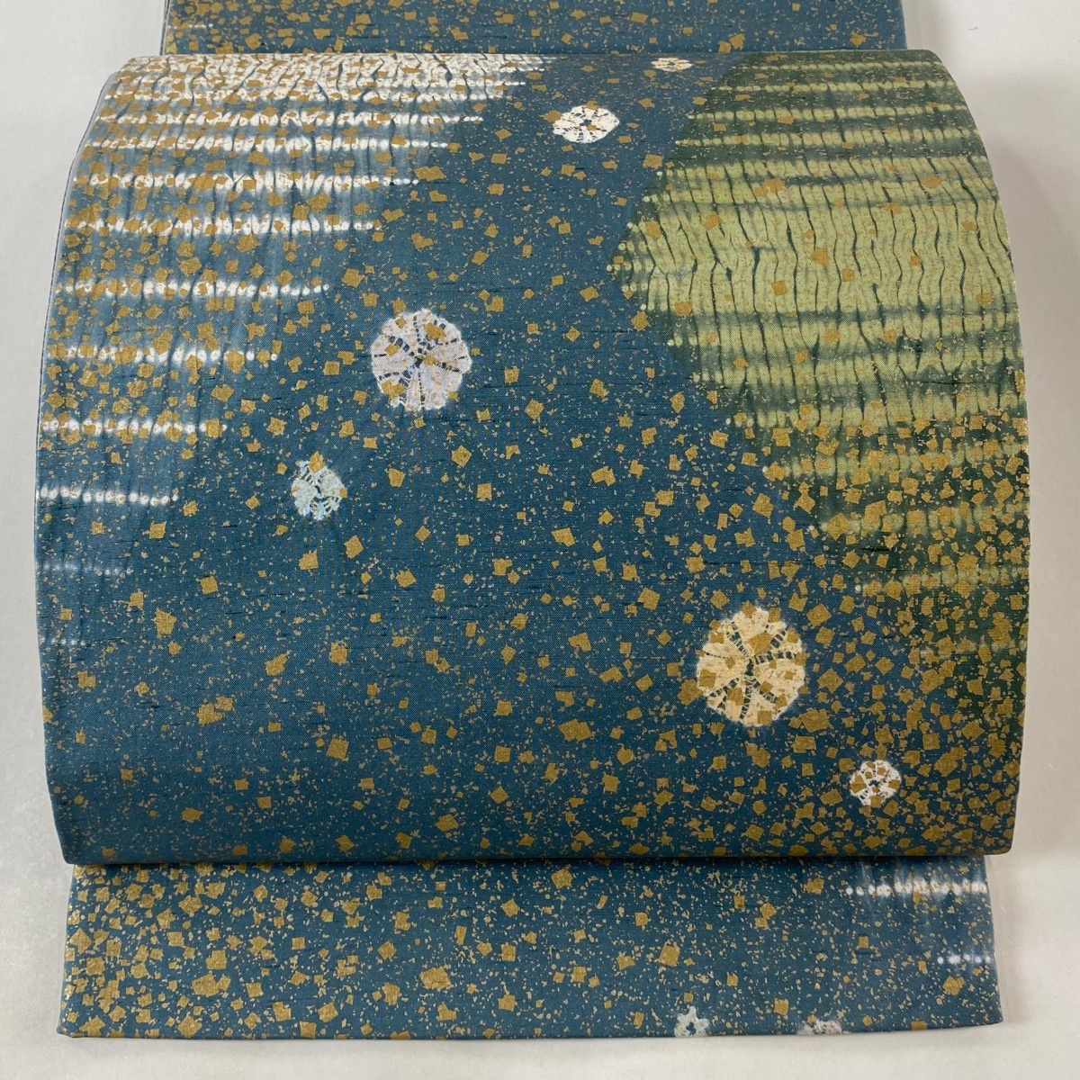 袋帯 逸品 落款 牛首紬 幾何学 金彩 絞り 青灰色 全通 正絹 【中古】拍卖