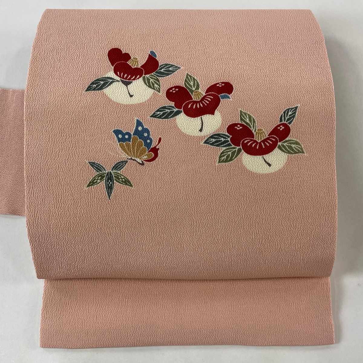 名古屋帯 美品 秀品 椿 蝶 縮緬 サーモンピンク 正絹 【中古】拍卖