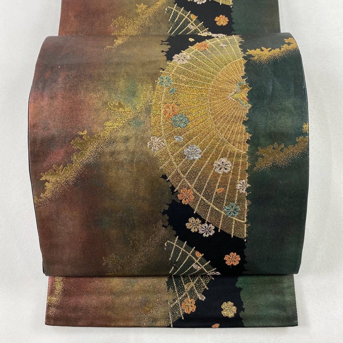 袋帯 美品 秀品 番傘 桜 金糸 箔 黒 六通 正絹 【中古】拍卖