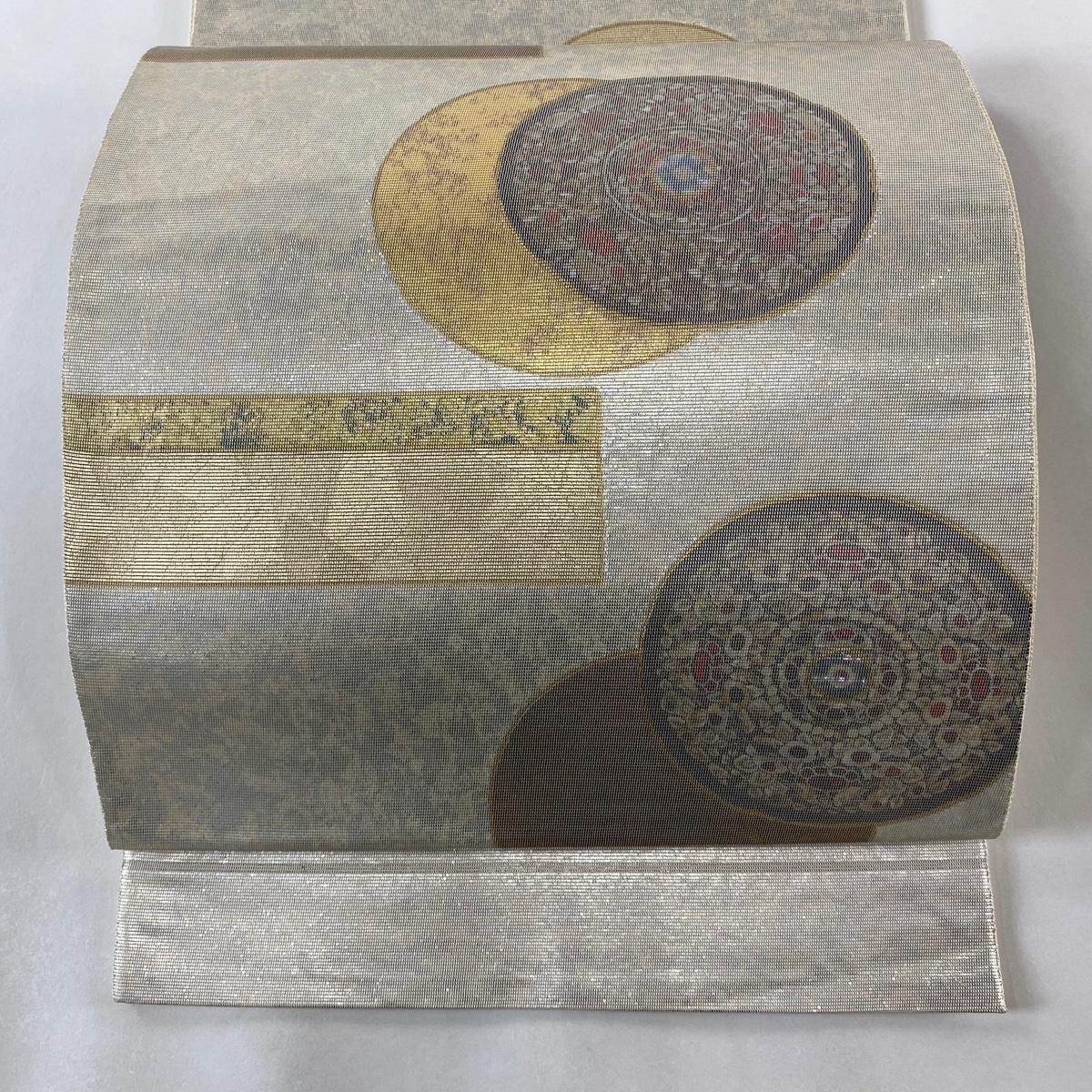 袋帯 秀品 関西仕立て 鏡裏文 草花 螺鈿 箔 銀色 お太鼓柄 正絹 【中古】拍卖