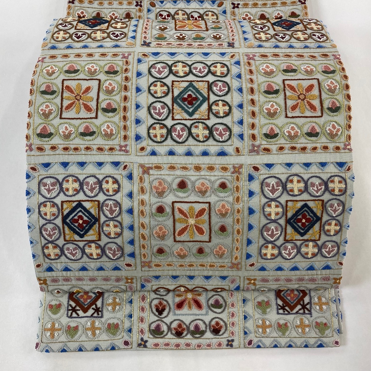 袋帯 逸品 関西仕立て 草花 菱 相良刺繍 金糸 青灰色 六通 正絹 【中古】拍卖