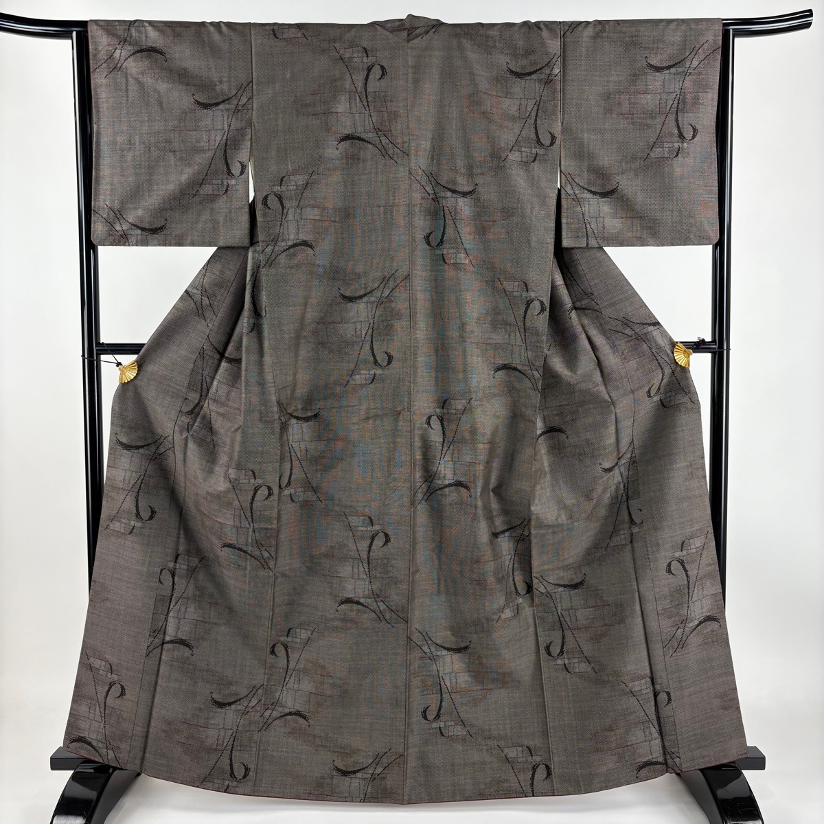 大島紬 身丈163.5cm 裄丈64.5cm M 袷 純泥染 証紙 葉柄 幾何学 焦茶色 正絹 名品 【中古】拍卖