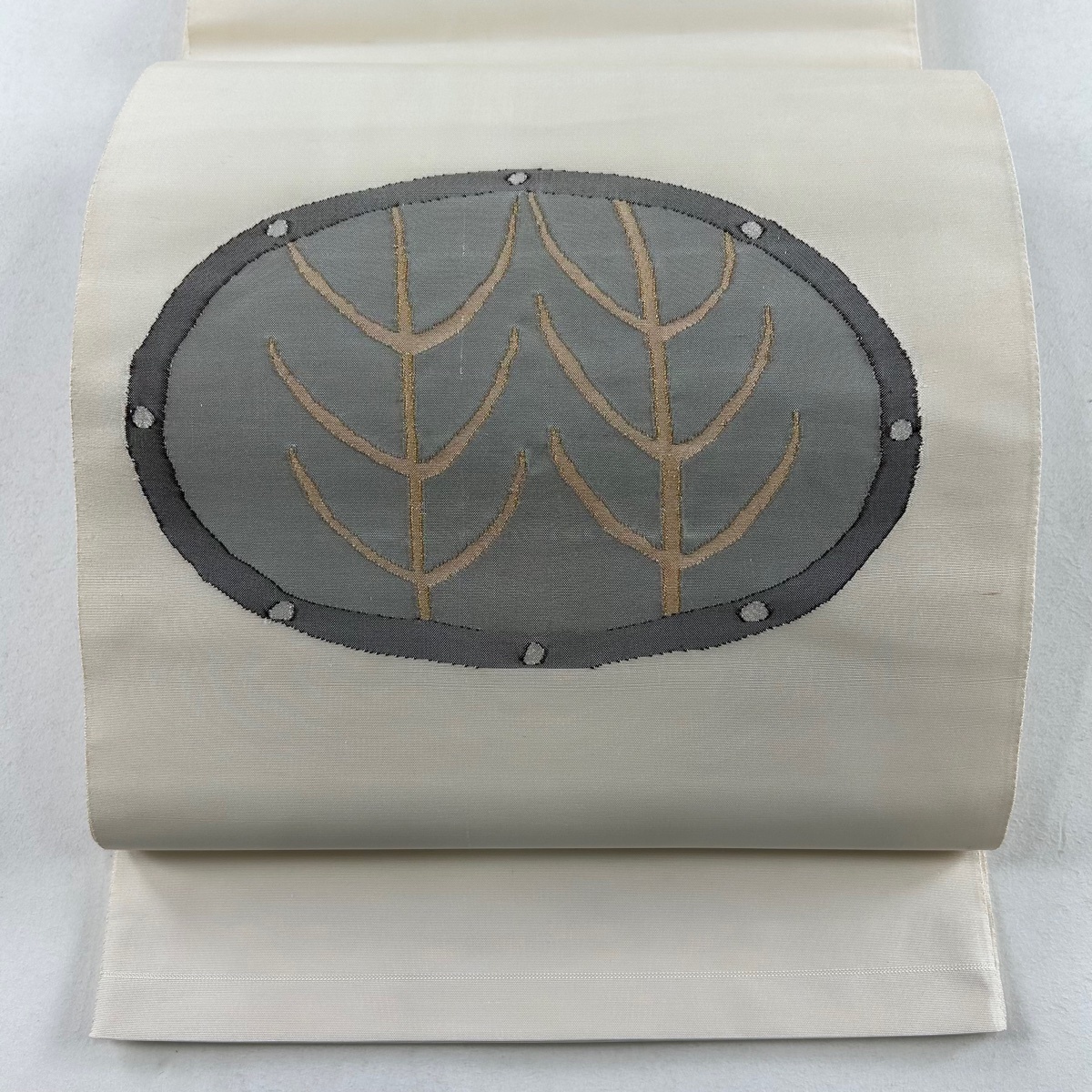 袋帯 名品 落款 能州紬地 関西仕立て 樹木 幾何学模様 金糸 銀糸 クリーム お太鼓柄 正絹 【中古】拍卖