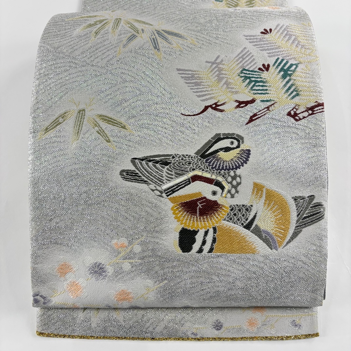 袋帯 逸品 羽田登喜男監修 落款 鴛鴦 松竹梅 螺鈿 箔 灰色 お太鼓柄 正絹 【中古】拍卖