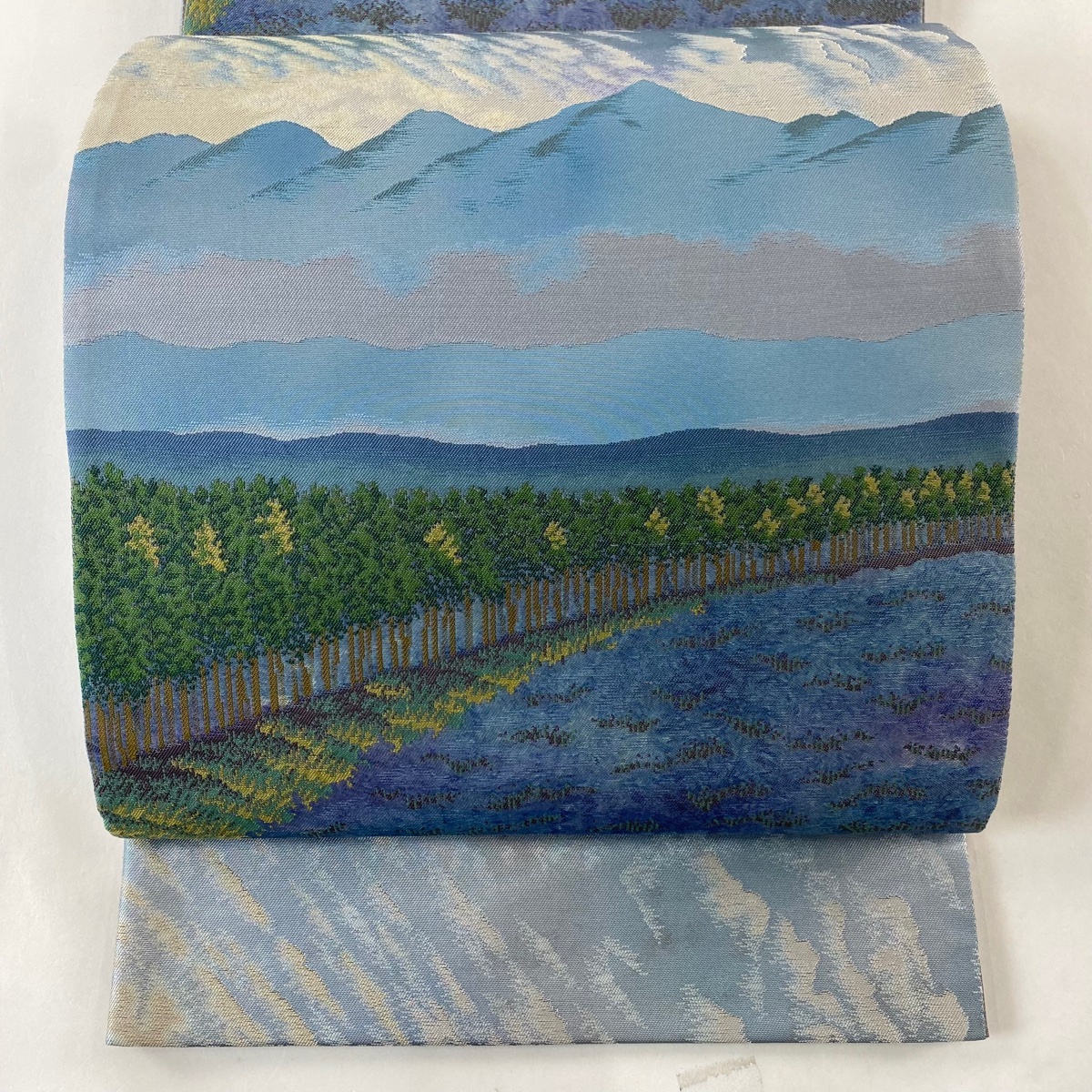 袋帯 美品 秀品 落款 十勝兵のラベンダー 山並み 箔 水色 六通 正絹 【中古】拍卖