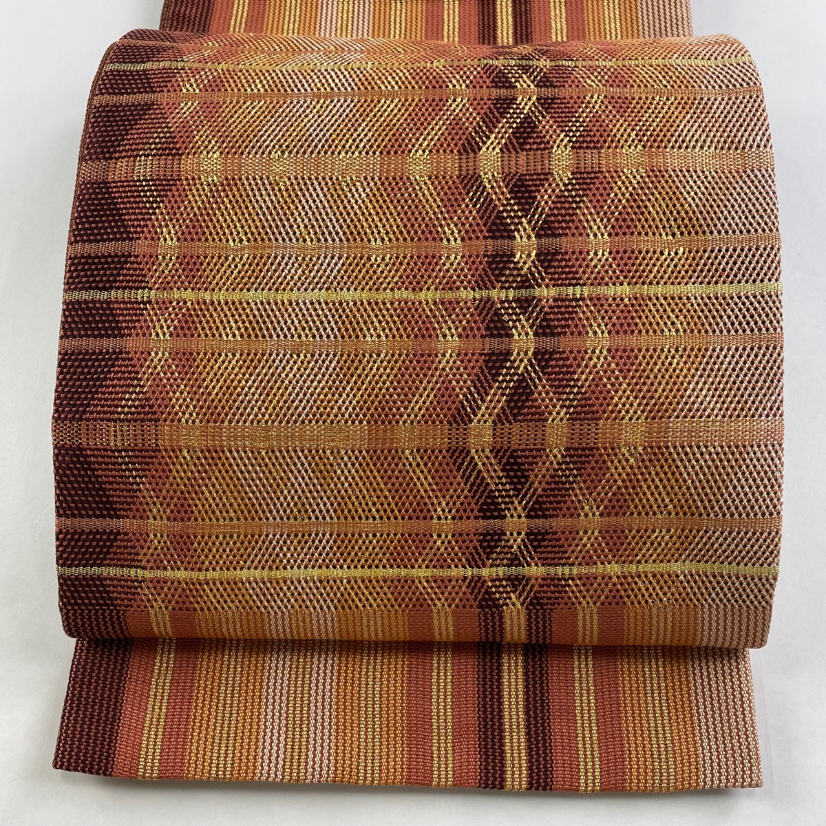 袋帯 美品 秀品 段縞 幾何学模様 金糸 組織 茜色 お太鼓柄 正絹 【中古】拍卖