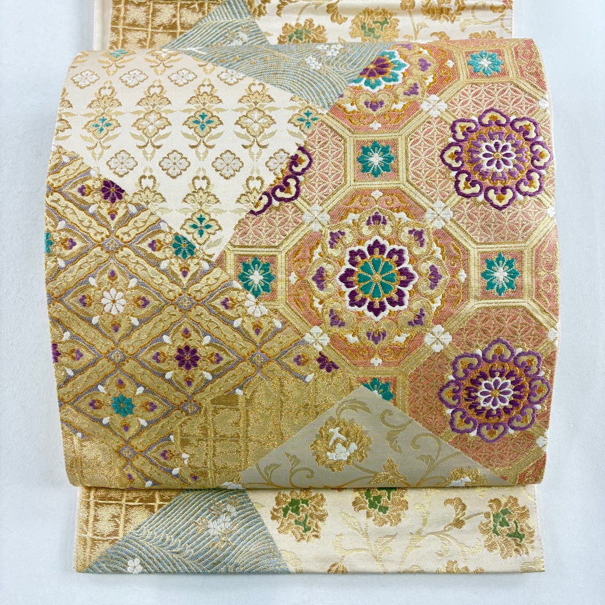 袋帯 美品 逸品 じゅらく 落款 じゅらく帝王紫 蜀江華文 花唐草 金糸 箔 ベージュ 六通 正絹 【中古】拍卖