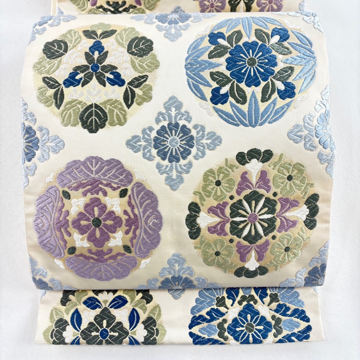 袋帯 逸品 薫風風有職文 草花 唐織 箔 ベージュ 六通 正絹 【中古】拍卖