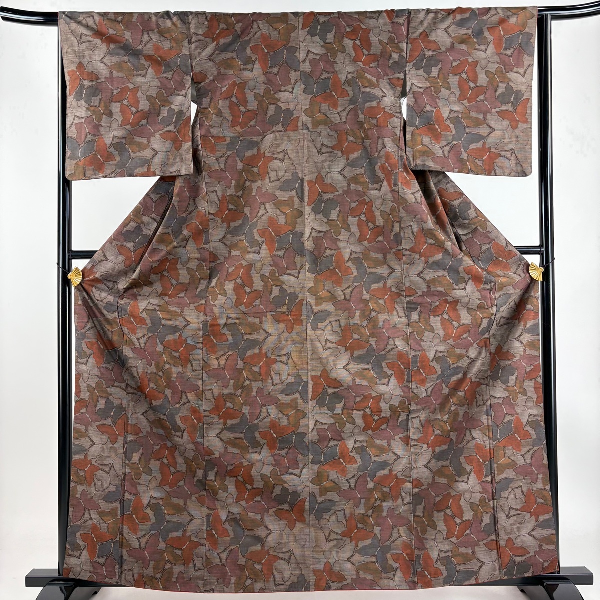 紬 身丈163cm 裄丈65.5cm M 袷 蝶 灰茶 正絹 美品 秀品 【中古】拍卖