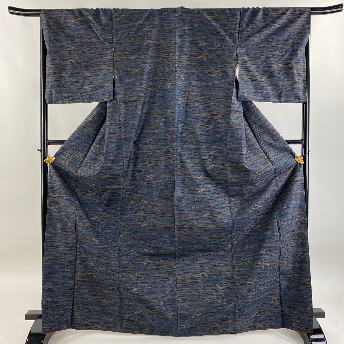 紬 身丈171cm 裄丈66cm M 袷 葉と実 幾何学模様 紺色 正絹 美品 秀品 【中古】拍卖