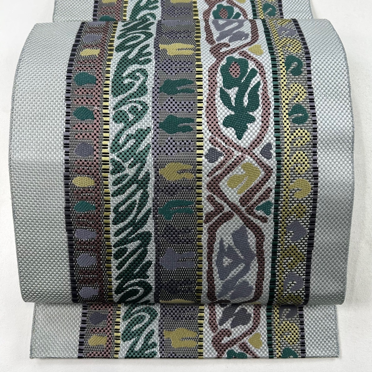 名古屋帯 美品 秀品 八寸名古屋帯 松葉仕立て 縞 幾何学 灰色 正絹 【中古】拍卖