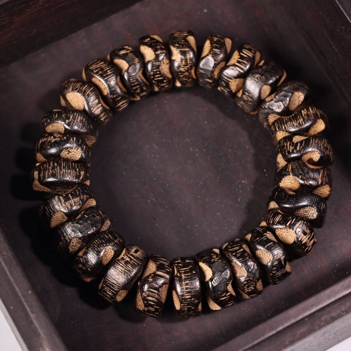 『清・沈む木製・細密彫・手串・箱付・根付・裝身具』極細工 置物 古賞物 中国古玩 中国古美術拍卖