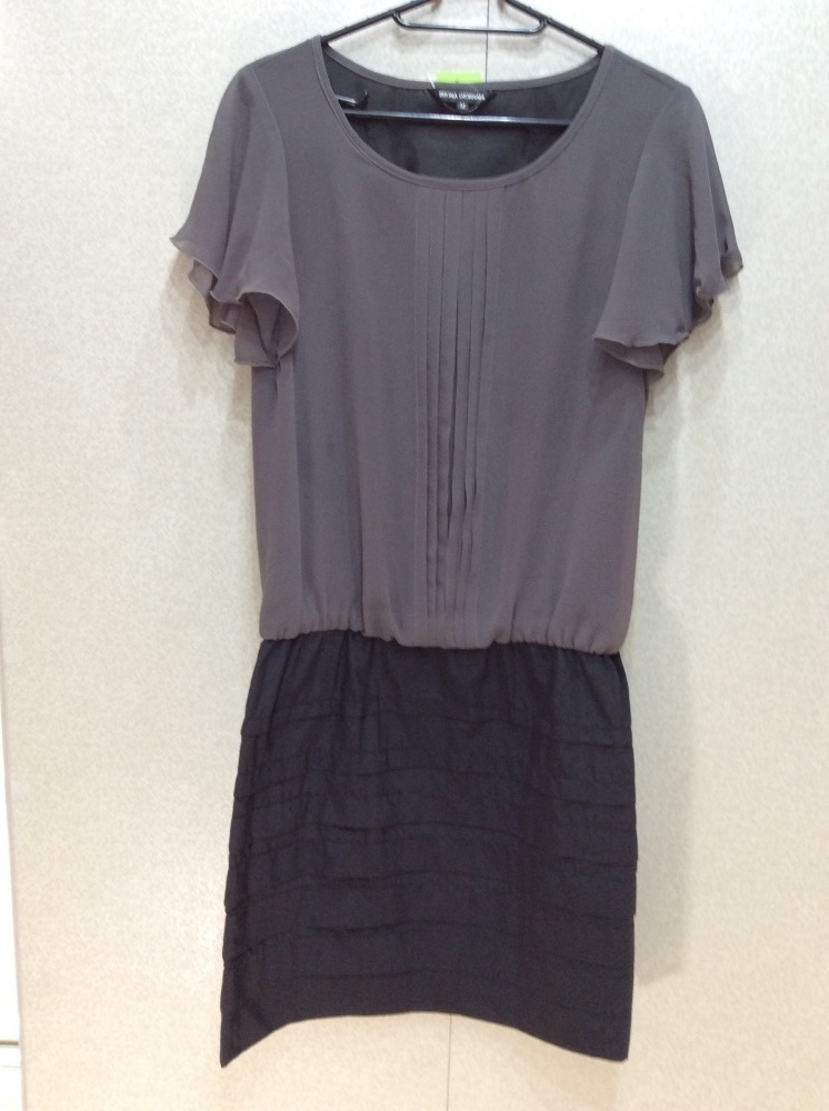 ボナジョルナータ 切り替え半袖ワンピース 上グレー、下すみ黒ドット サイズM拍卖