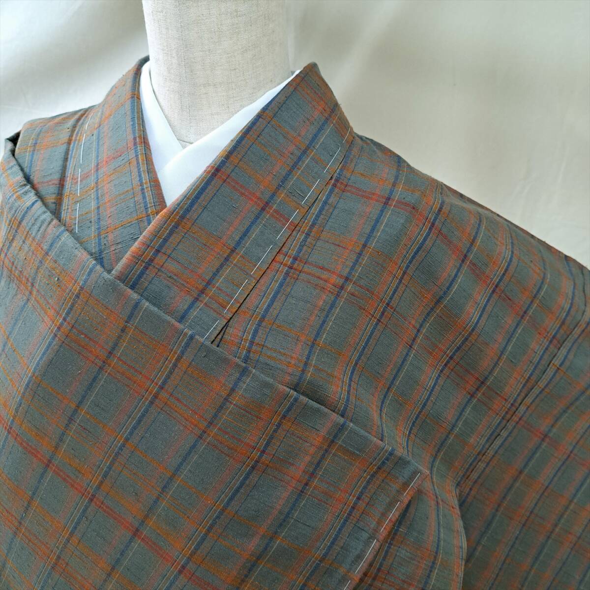 即決■着物の越田■裄67身丈163.5 紬 袷 美品 格子柄 しつけ糸あり カジュアル 普段着 おでかけに 裏地は正絹 ■み07R11拍卖