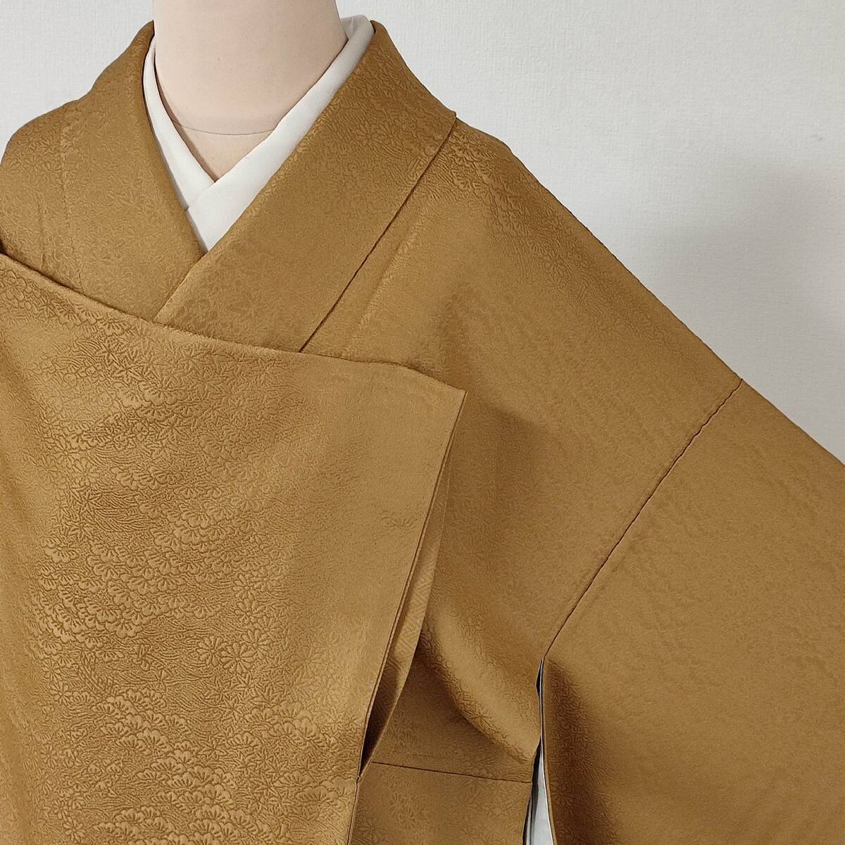 即決■着物の越田■裄65身丈159 正絹 色無地 袷 地紋 紋無し 上品 山吹茶系の色味 美品◇み12E01拍卖