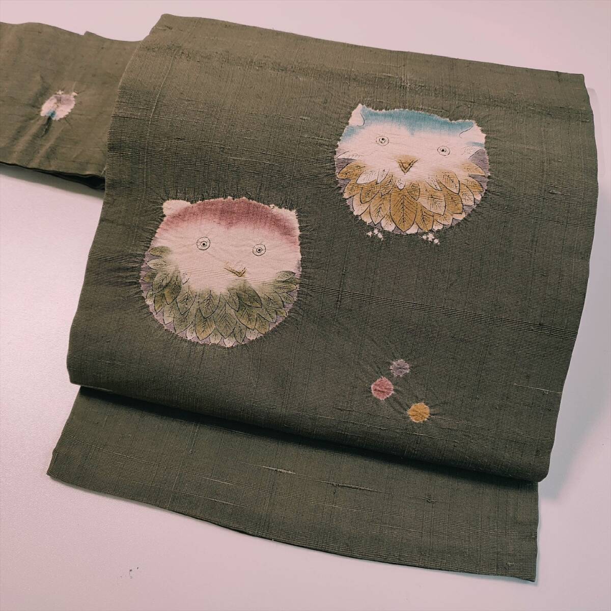 即決■着物の越田■幅31.4長さ378 紬 名古屋帯 名古屋仕立て お太鼓柄 絞り フクロウ ふくろう かわいい カーキ系 H◇み19J01拍卖