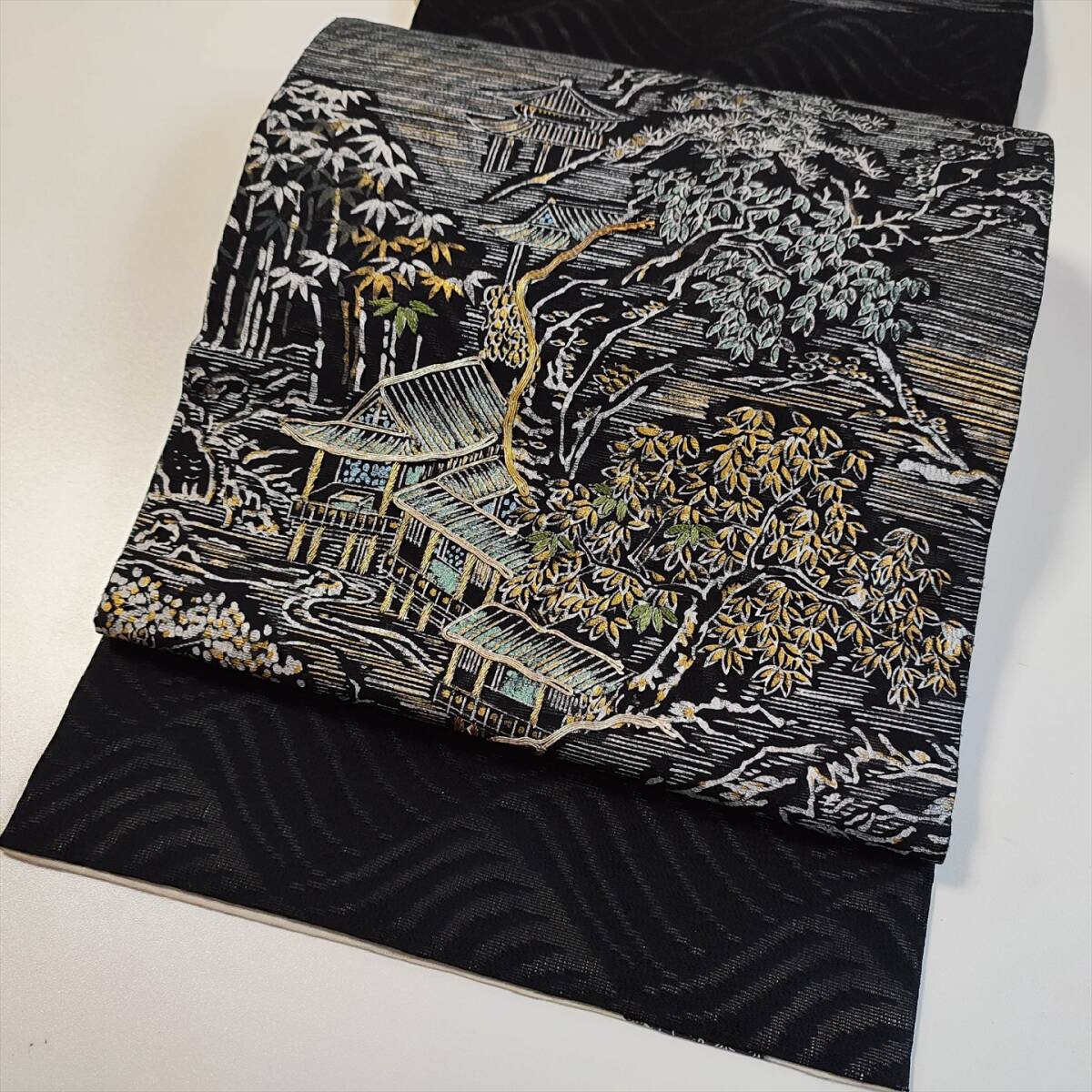 即決■着物の越田■幅31長さ402 正絹 アンティーク 袋帯 ハギレ・リメイク向け お太鼓柄 金糸有り 銀糸有り 黒地 風景文様 ■み19J06拍卖